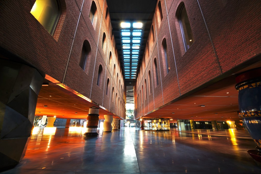 interior azkuna zentroa bilbao
