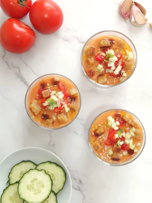 tres platitos salmorejo y pepino