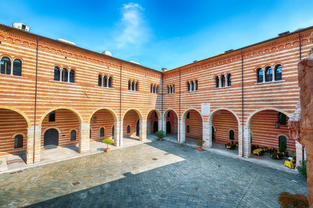 cortile palazzo della ragione verona